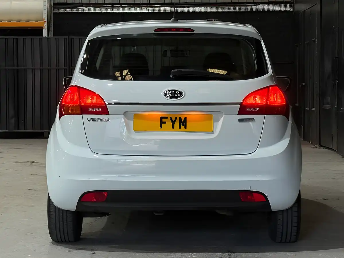 Used 2015 Kia Venga Ecodynamics 1 White - Interior and Exterior details 2