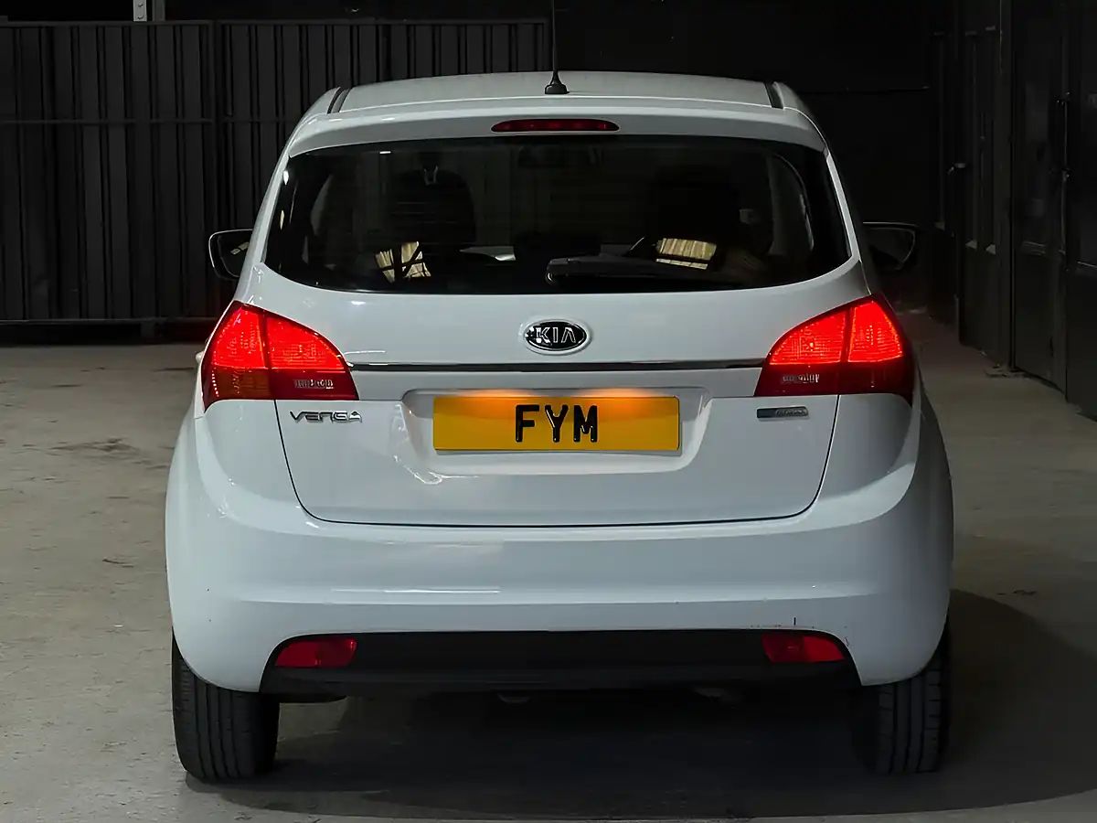 Used 2015 Kia Venga Ecodynamics 1 White - Interior and Exterior details 3