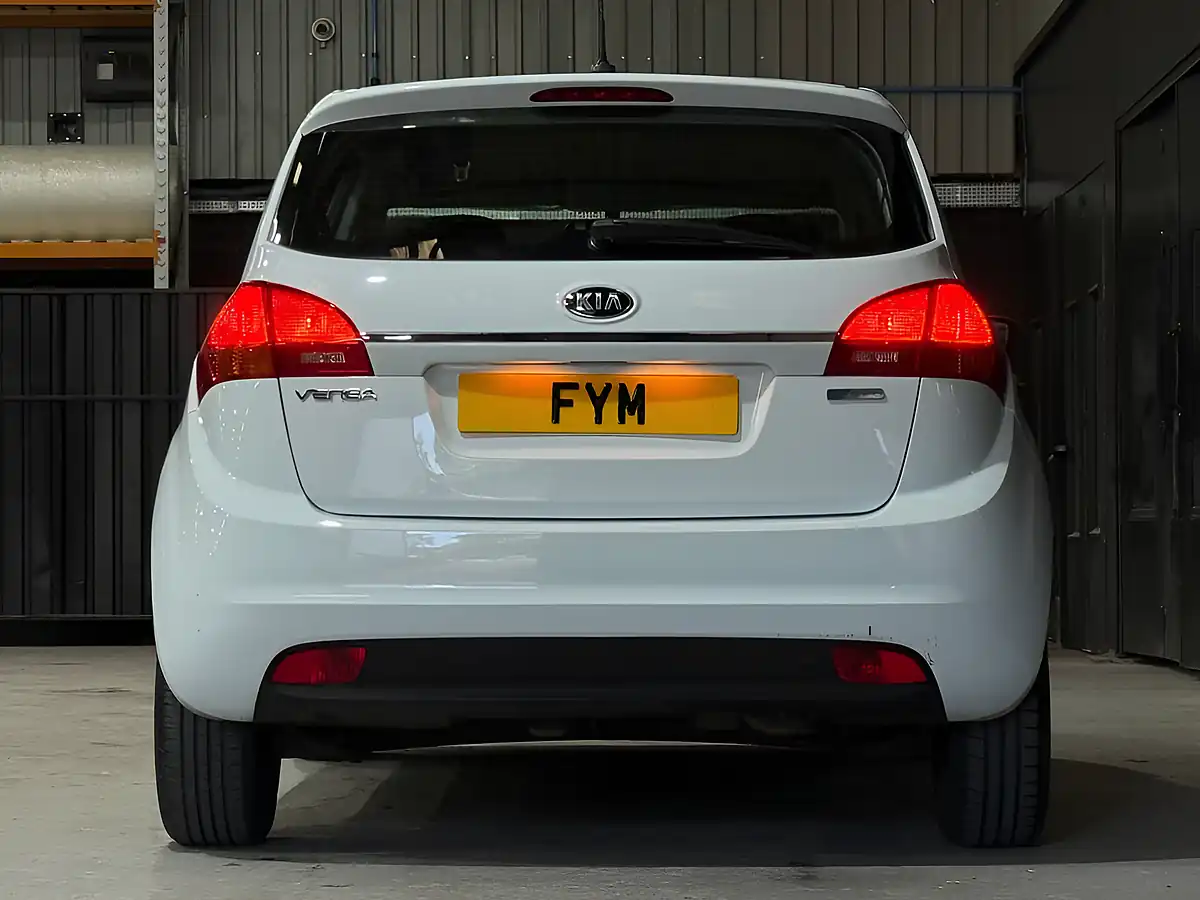 Used 2015 Kia Venga Ecodynamics 1 White - Interior and Exterior details 6
