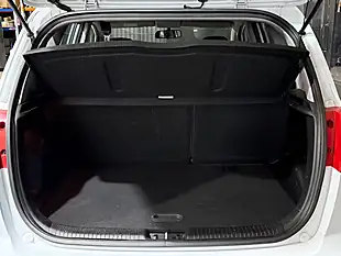 Used 2015 Kia Venga Ecodynamics 1 White - Interior and Exterior details 8