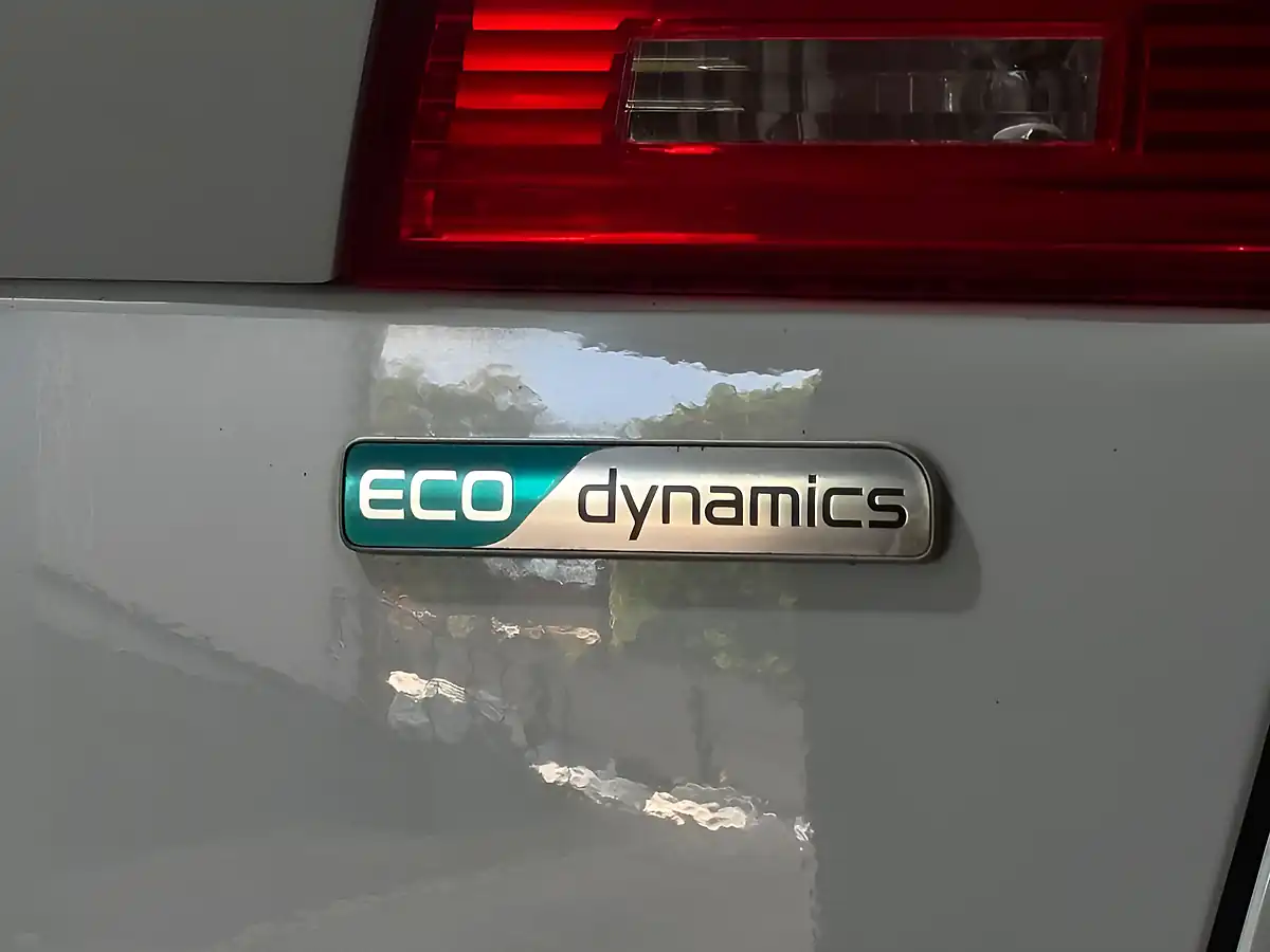 Used 2015 Kia Venga Ecodynamics 1 White - Interior and Exterior details 9
