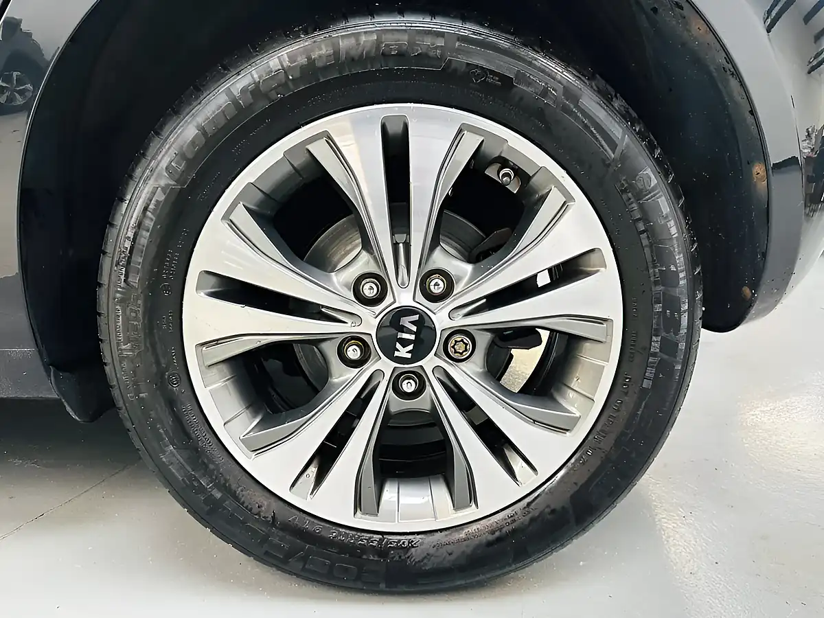 Used 2015 Kia Venga SR7 Black - Interior and Exterior details 19