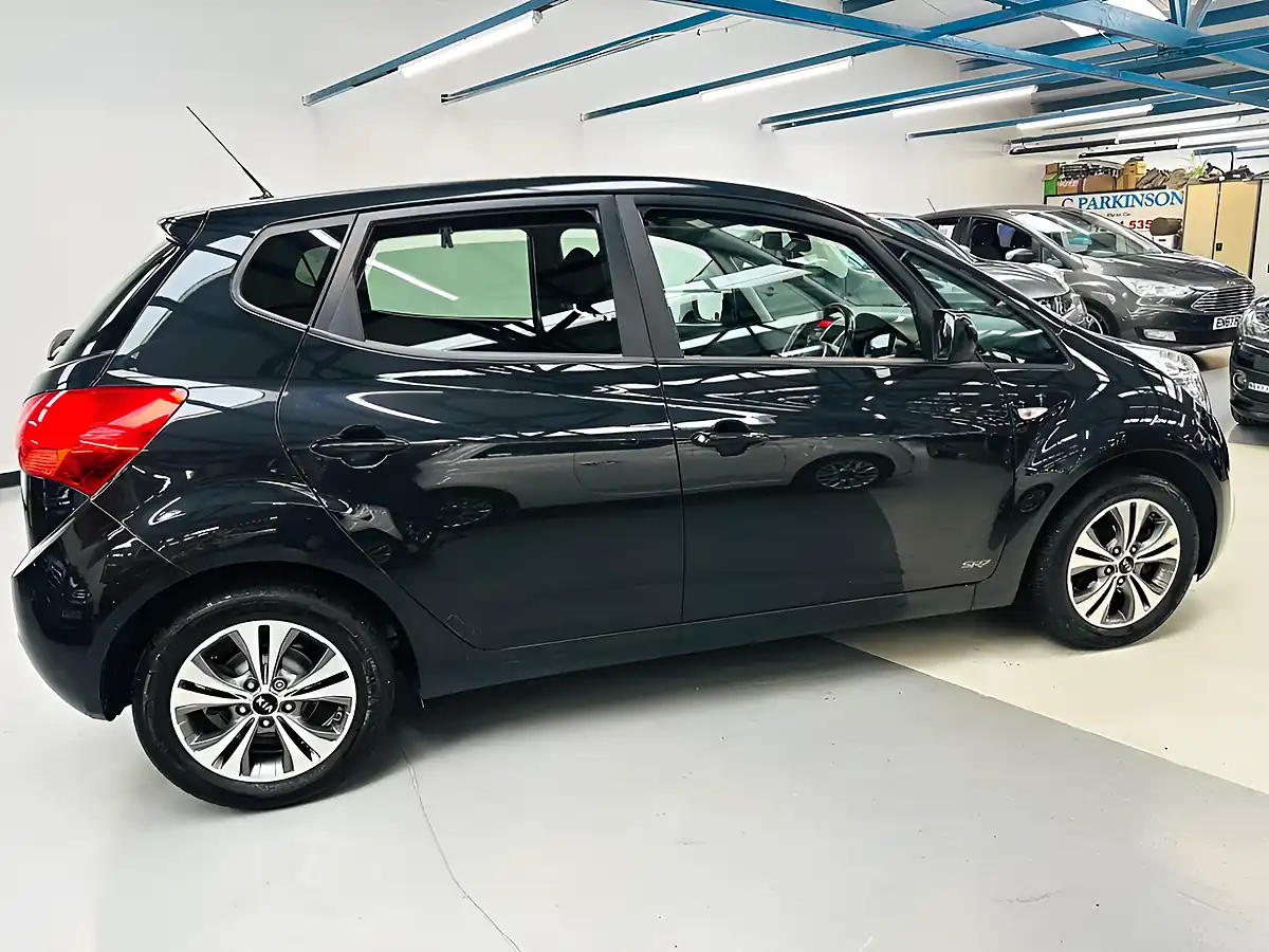 Used 2015 Kia Venga SR7 Black - Interior and Exterior details 20