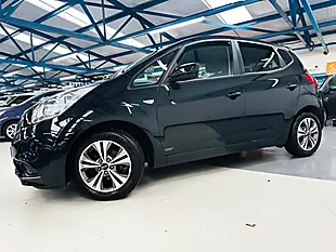 Used 2015 Kia Venga SR7 Black - Interior and Exterior details 4