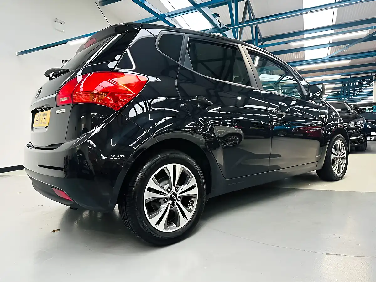 Used 2015 Kia Venga SR7 Black - Interior and Exterior details 7