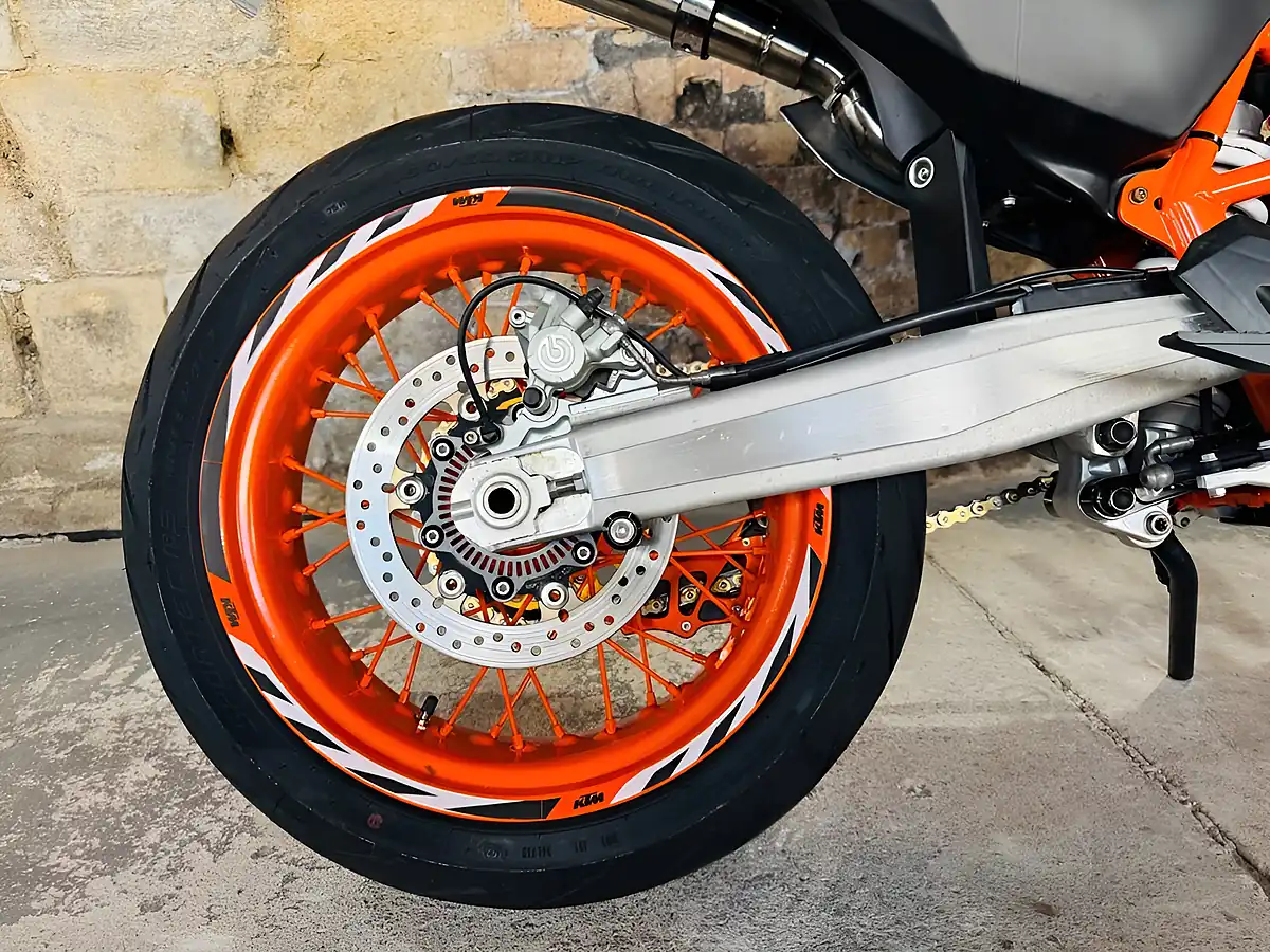 Used 2015 Ktm 690 Smc R Supermoto Orange - Interior and Exterior details 10