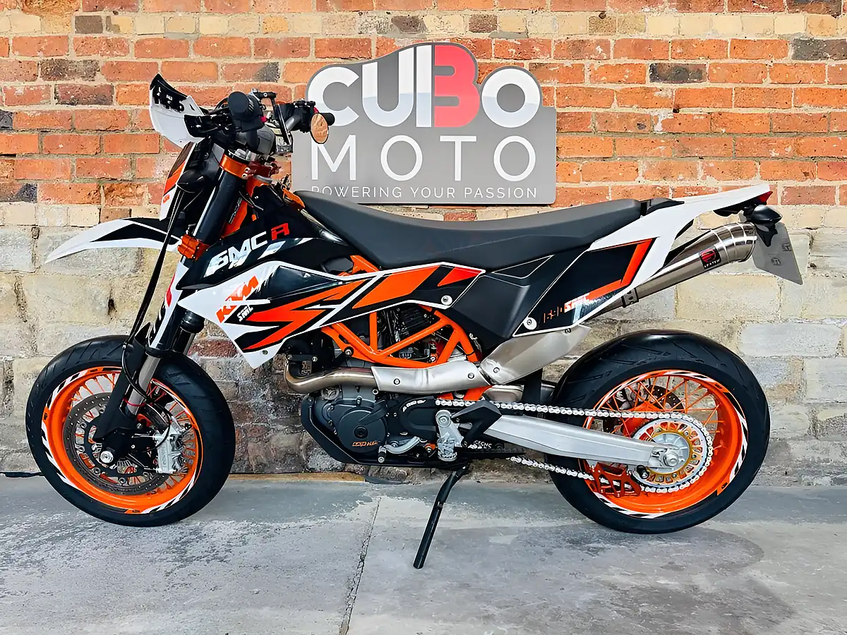 Used 2015 Ktm 690 Smc R Supermoto Orange - Interior and Exterior details 11