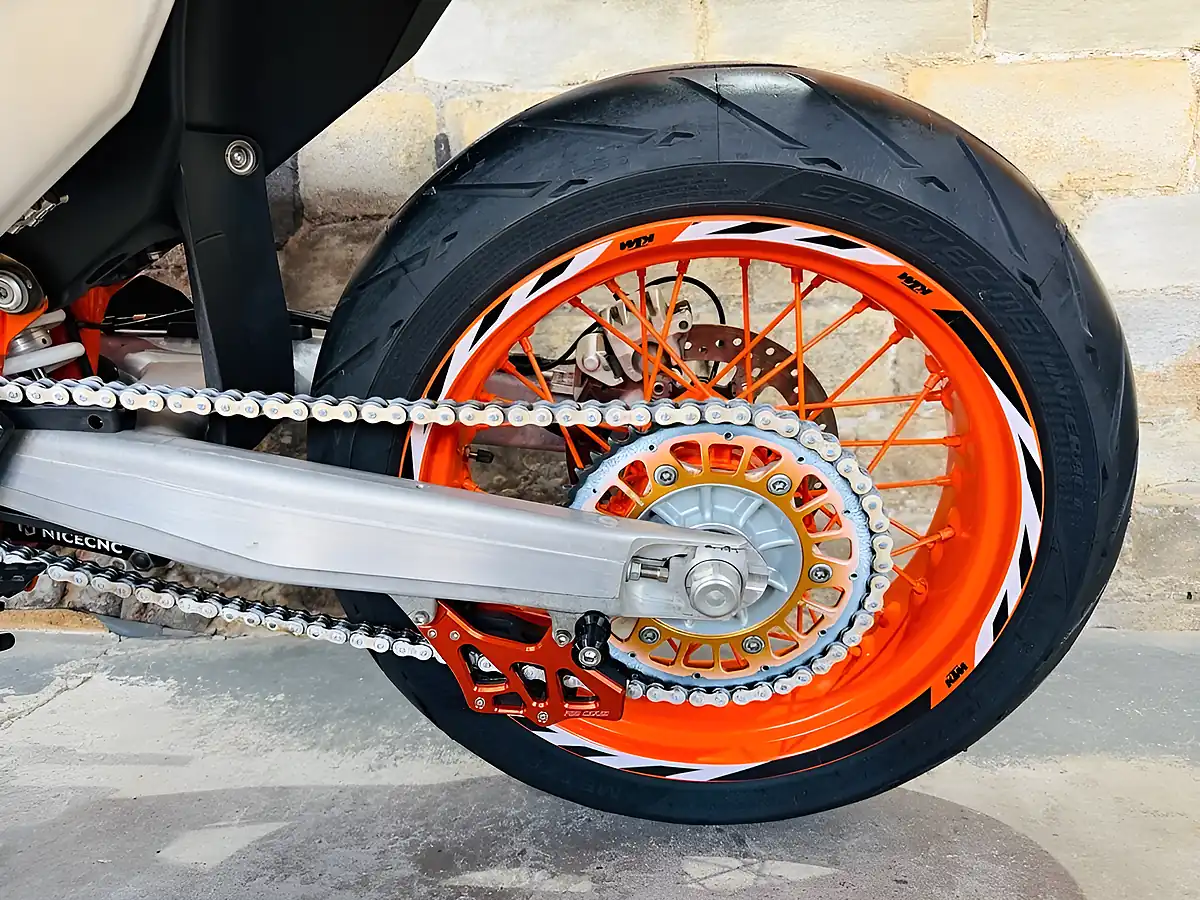 Used 2015 Ktm 690 Smc R Supermoto Orange - Interior and Exterior details 17
