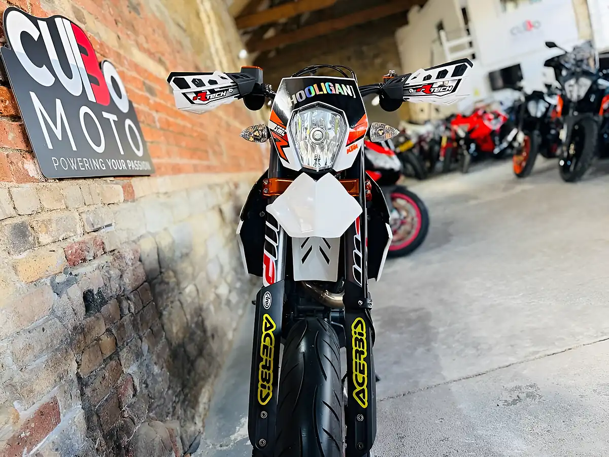Used 2015 Ktm 690 Smc R Supermoto Orange - Interior and Exterior details 19