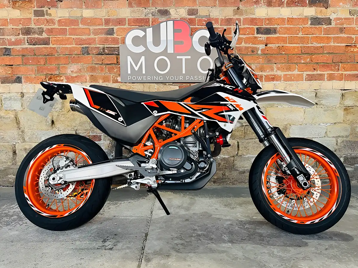 Used 2015 Ktm 690 Smc R Supermoto Orange - Interior and Exterior details 2