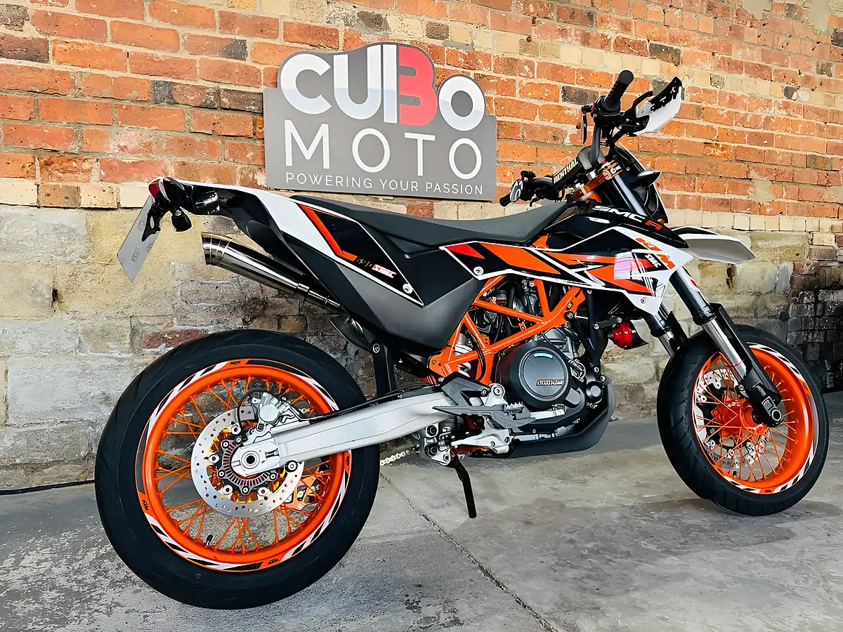 Used 2015 Ktm 690 Smc R Supermoto Orange - Interior and Exterior details 4