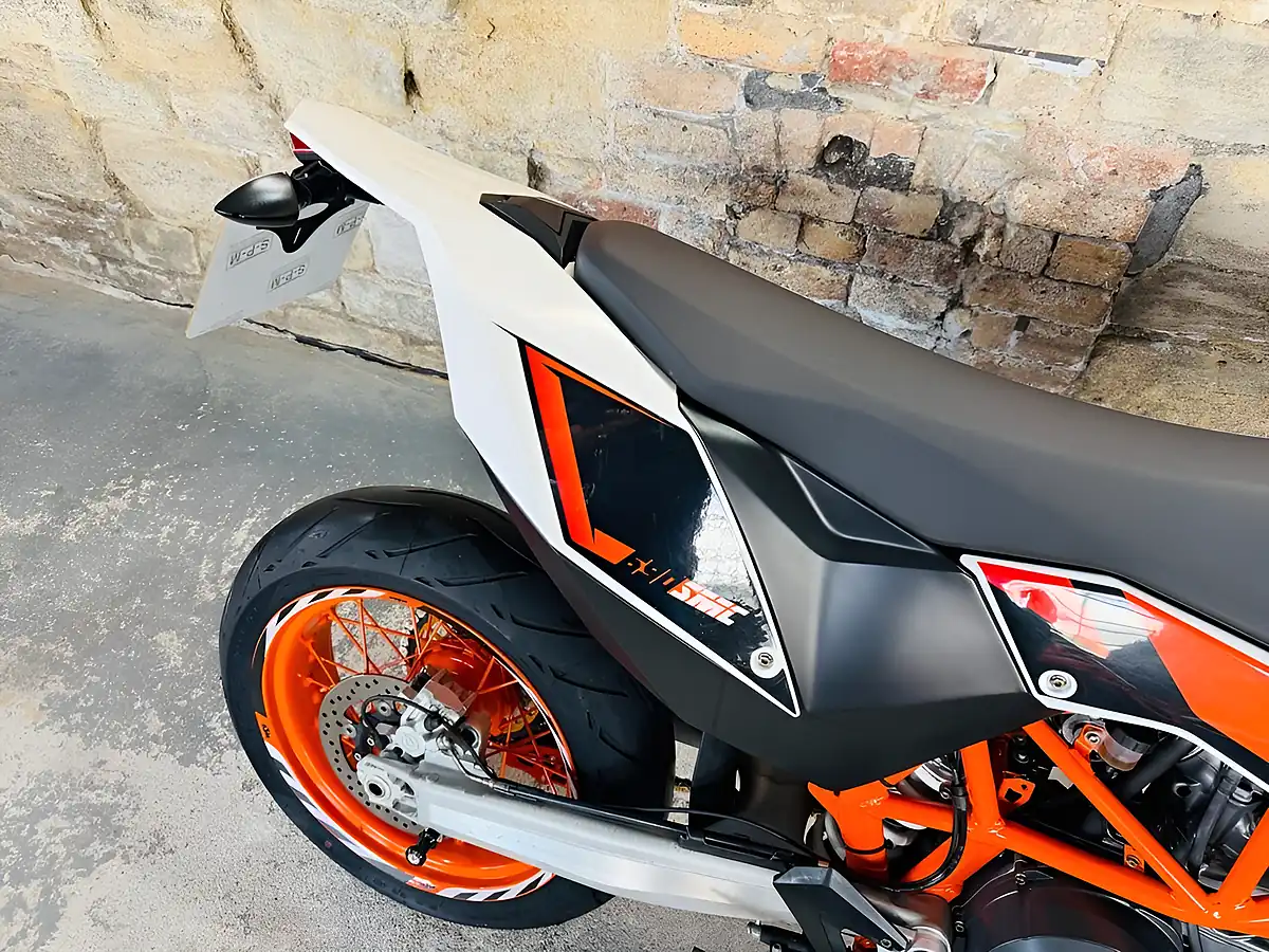 Used 2015 Ktm 690 Smc R Supermoto Orange - Interior and Exterior details 9