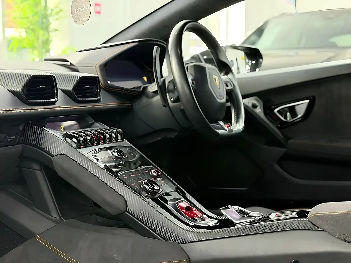 Used 2015 Lamborghini Huracan Lp 610-4 Black - Interior and Exterior details 11