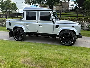 Used 2015 Land Rover Defender 110 Xs Silver - Interior and Exterior details 11