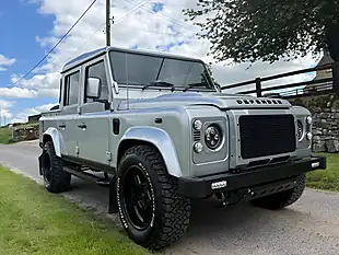 Used 2015 Land Rover Defender 110 Xs Silver - Interior and Exterior details 12