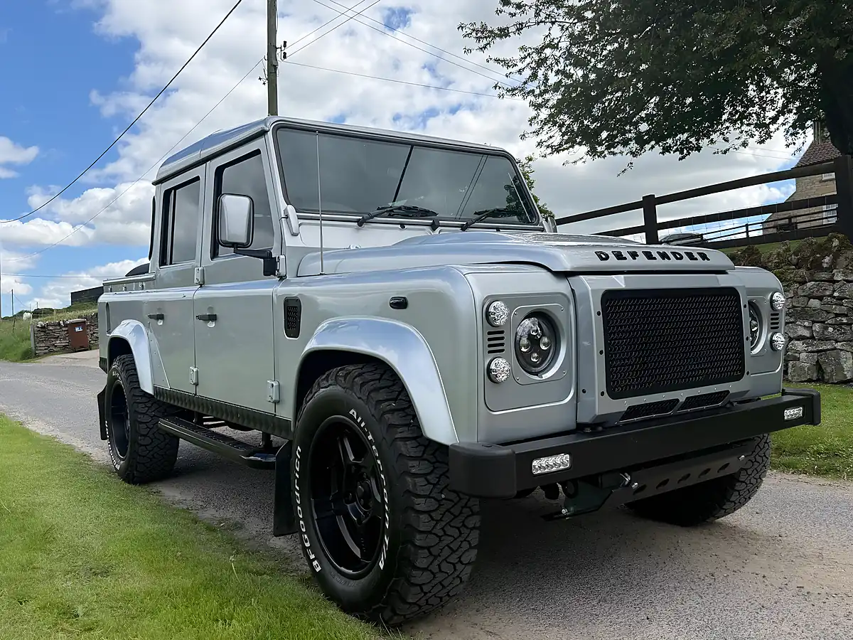 Used 2015 Land Rover Defender 110 Xs Silver - Interior and Exterior details 12