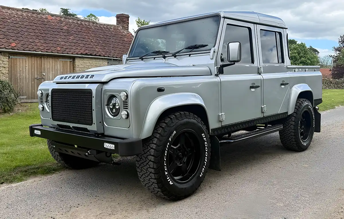 Used 2015 Land Rover Defender 110 Xs Silver - Interior and Exterior details 2