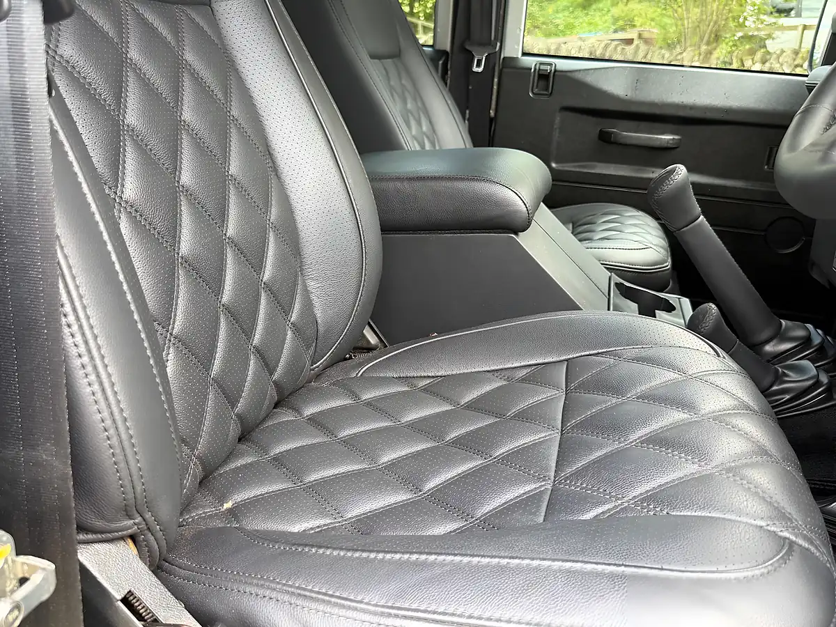 Used 2015 Land Rover Defender 110 Xs Silver - Interior and Exterior details 20