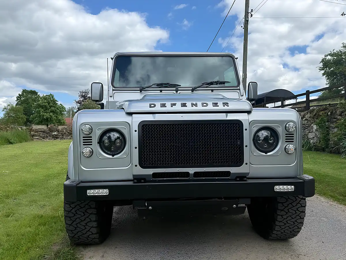 Used 2015 Land Rover Defender 110 Xs Silver - Interior and Exterior details 3