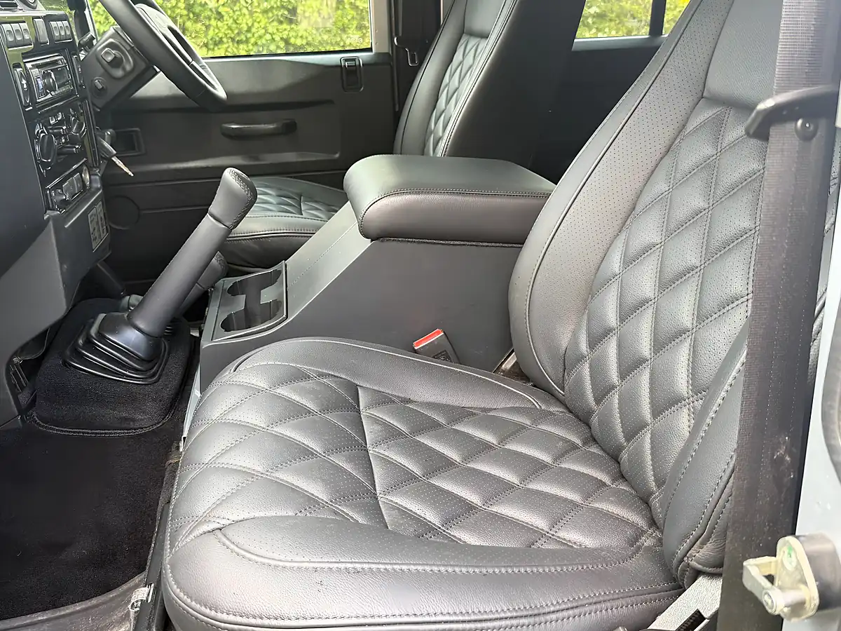 Used 2015 Land Rover Defender 110 Xs Silver - Interior and Exterior details 4
