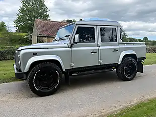 Used 2015 Land Rover Defender 110 Xs Silver - Interior and Exterior details 5