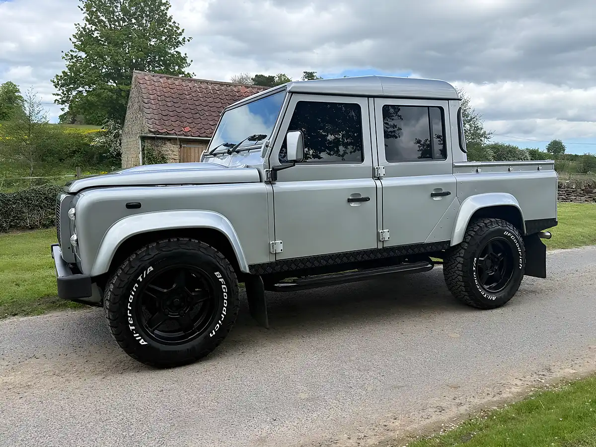 Used 2015 Land Rover Defender 110 Xs Silver - Interior and Exterior details 5
