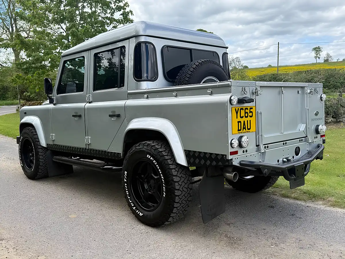 Used 2015 Land Rover Defender 110 Xs Silver - Interior and Exterior details 8