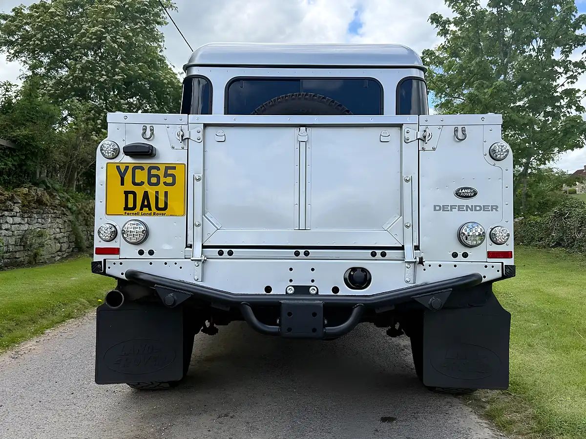Used 2015 Land Rover Defender 110 Xs Silver - Interior and Exterior details 9