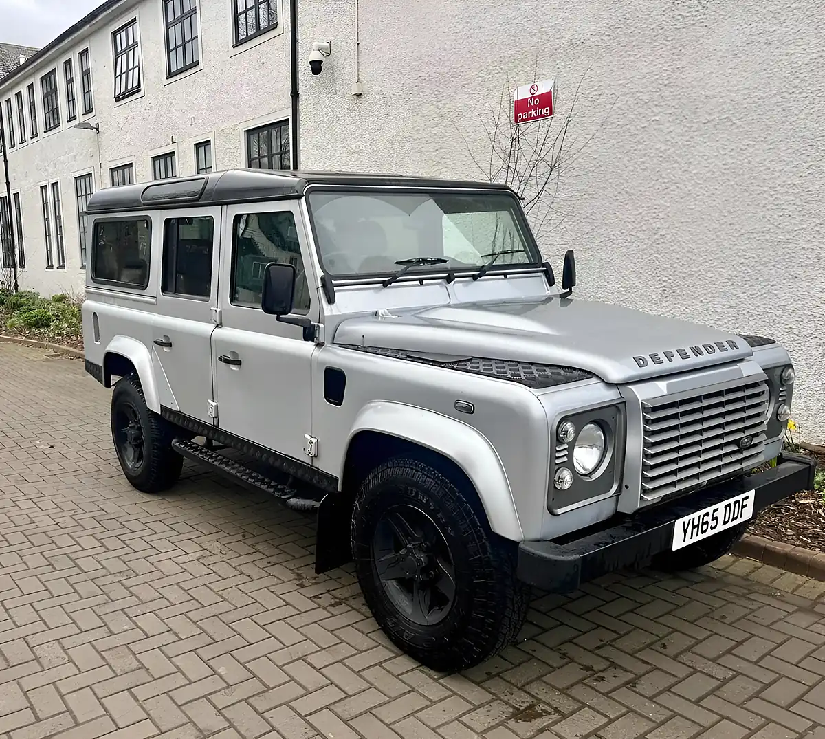 Used 2015 Land Rover Defender 110 Xs Silver - Front View