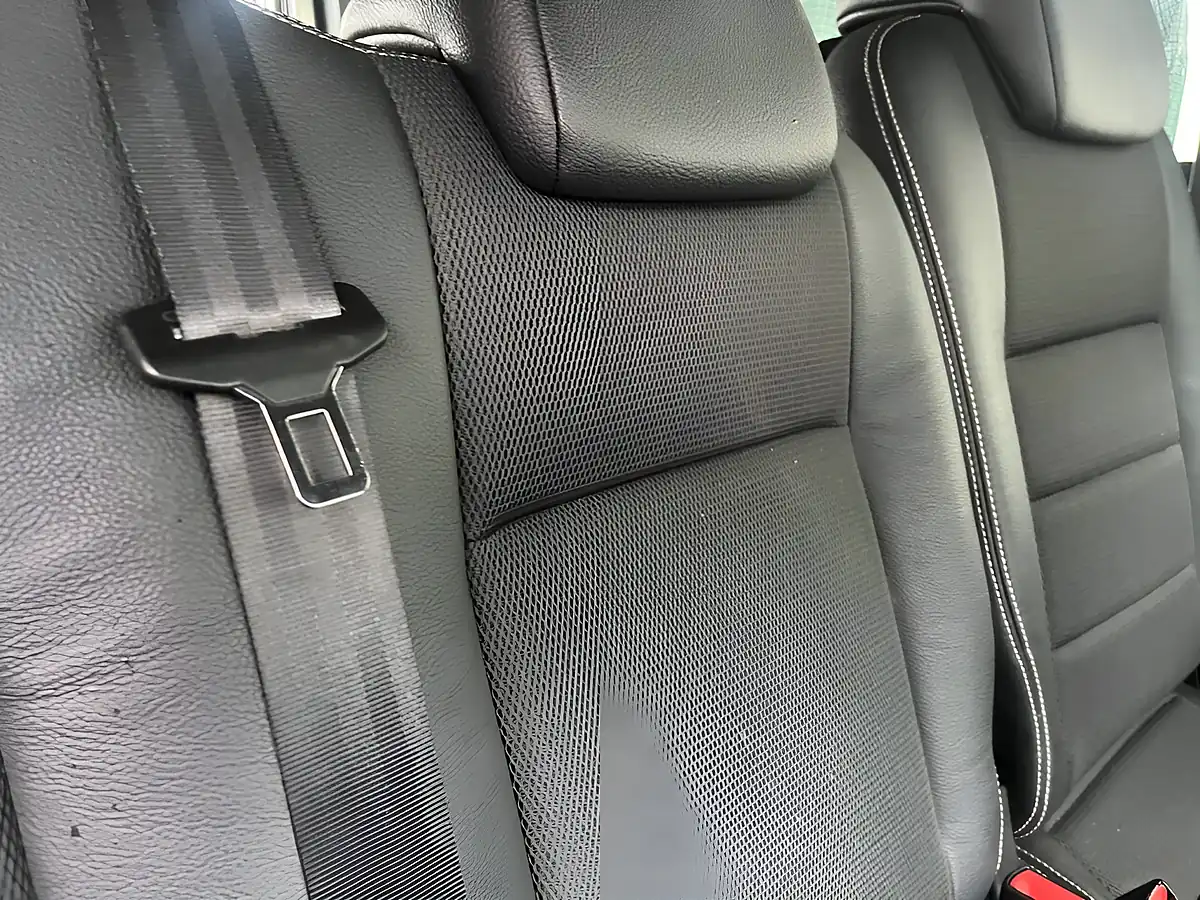 Used 2015 Land Rover Defender 110 Xs Silver - Interior and Exterior details 4