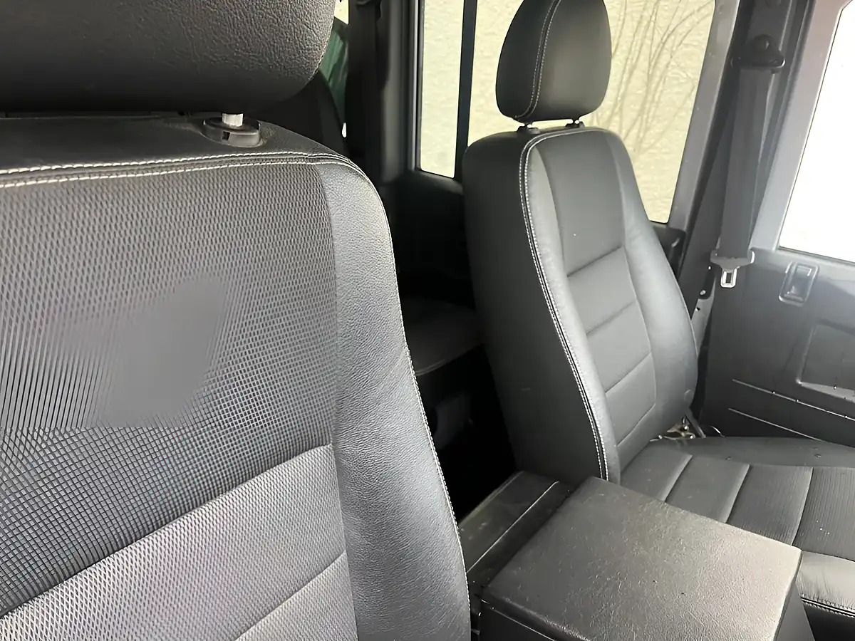Used 2015 Land Rover Defender 110 Xs Silver - Interior and Exterior details 7
