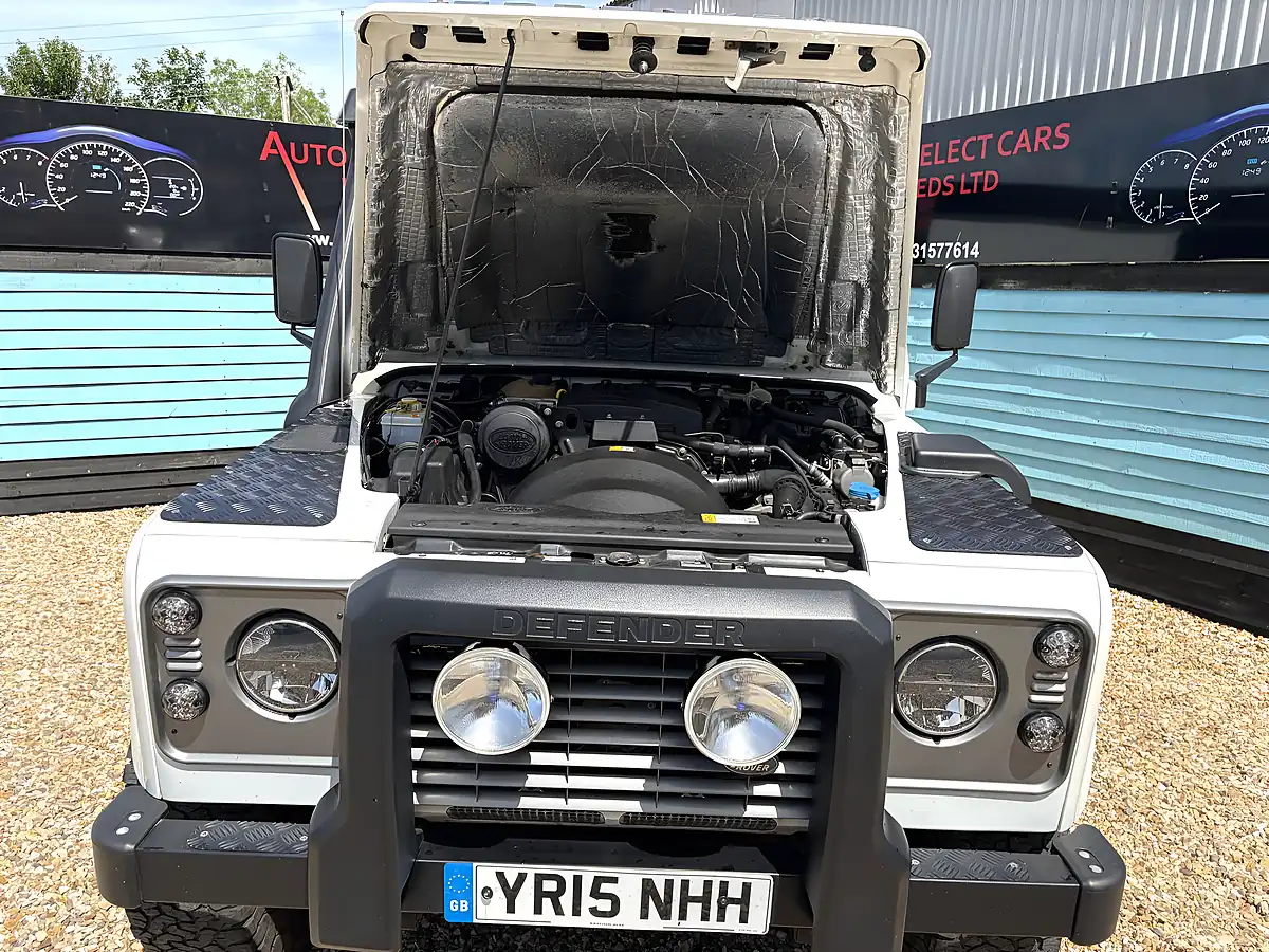 Used 2015 Land Rover Defender 110 Xs Utility Wagon Double Cab Fuji White - Interior and Exterior details 13