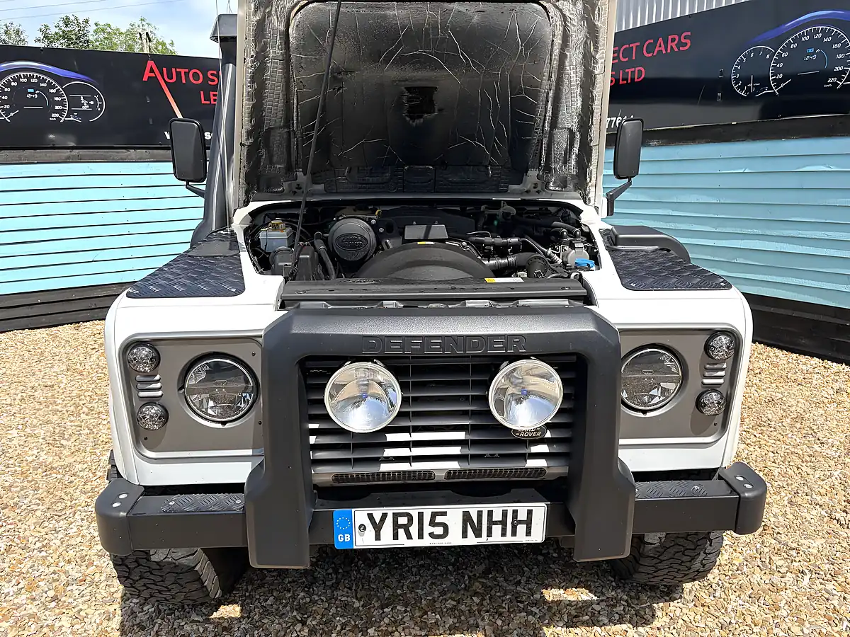 Used 2015 Land Rover Defender 110 Xs Utility Wagon Double Cab Fuji White - Interior and Exterior details 14