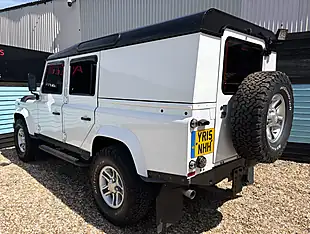 Used 2015 Land Rover Defender 110 Xs Utility Wagon Double Cab Fuji White - Interior and Exterior details 17