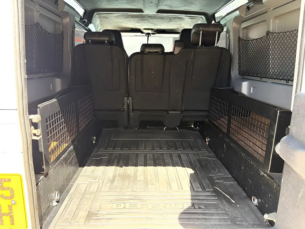Used 2015 Land Rover Defender 110 Xs Utility Wagon Double Cab Fuji White - Interior and Exterior details 18