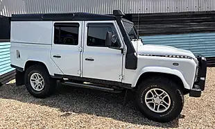 Used 2015 Land Rover Defender 110 Xs Utility Wagon Double Cab Fuji White - Interior and Exterior details 3