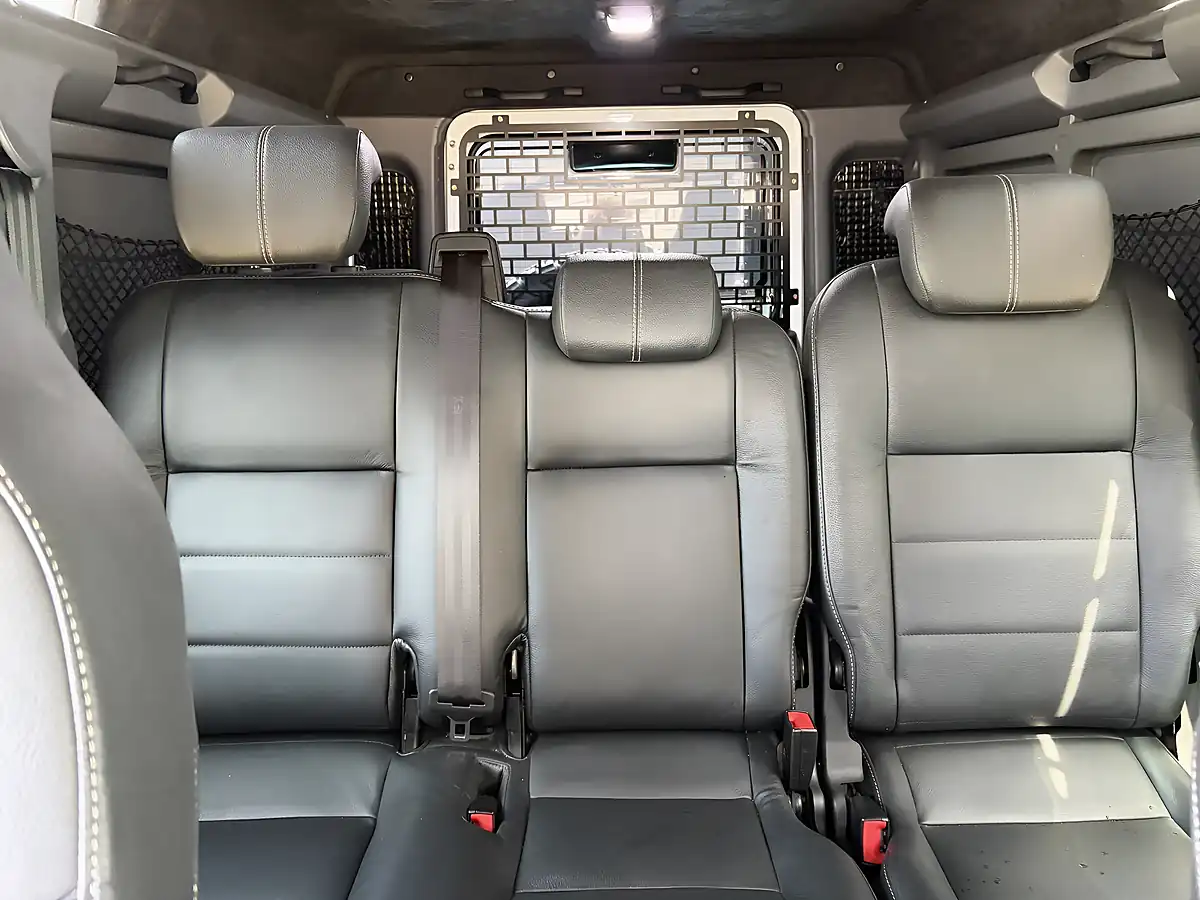 Used 2015 Land Rover Defender 110 Xs Utility Wagon Double Cab Fuji White - Interior and Exterior details 7