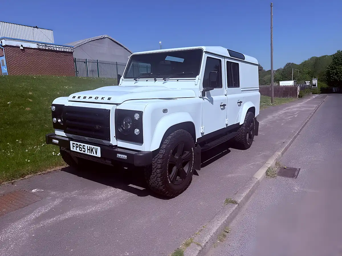 Used 2015 Land Rover Defender 110 Xs Utility Wagon White - Interior and Exterior details 11