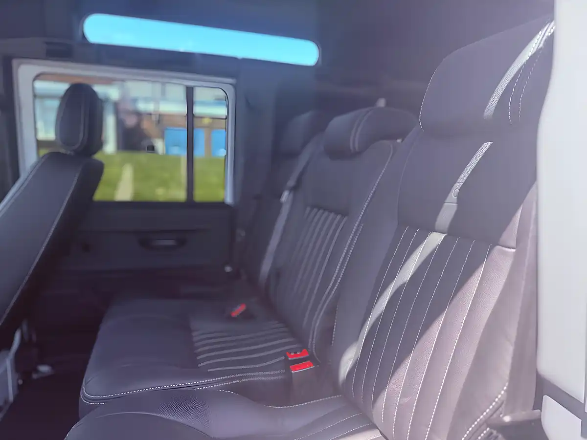Used 2015 Land Rover Defender 110 Xs Utility Wagon White - Interior and Exterior details 13