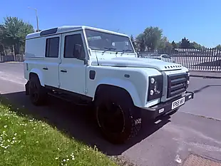 Used 2015 Land Rover Defender 110 Xs Utility Wagon White - Interior and Exterior details 15