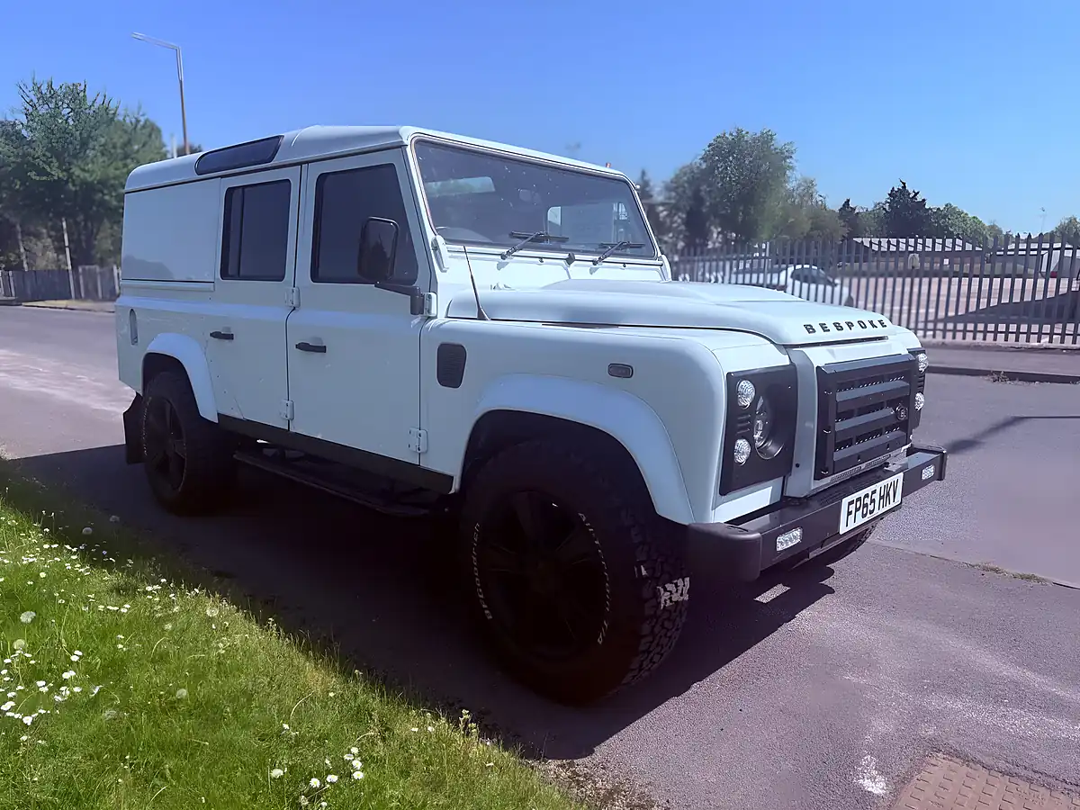 Used 2015 Land Rover Defender 110 Xs Utility Wagon White - Interior and Exterior details 15