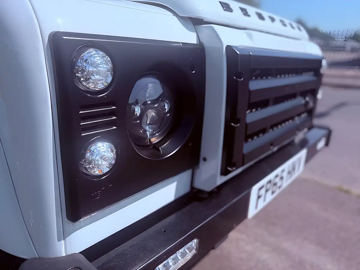 Used 2015 Land Rover Defender 110 Xs Utility Wagon White - Interior and Exterior details 16