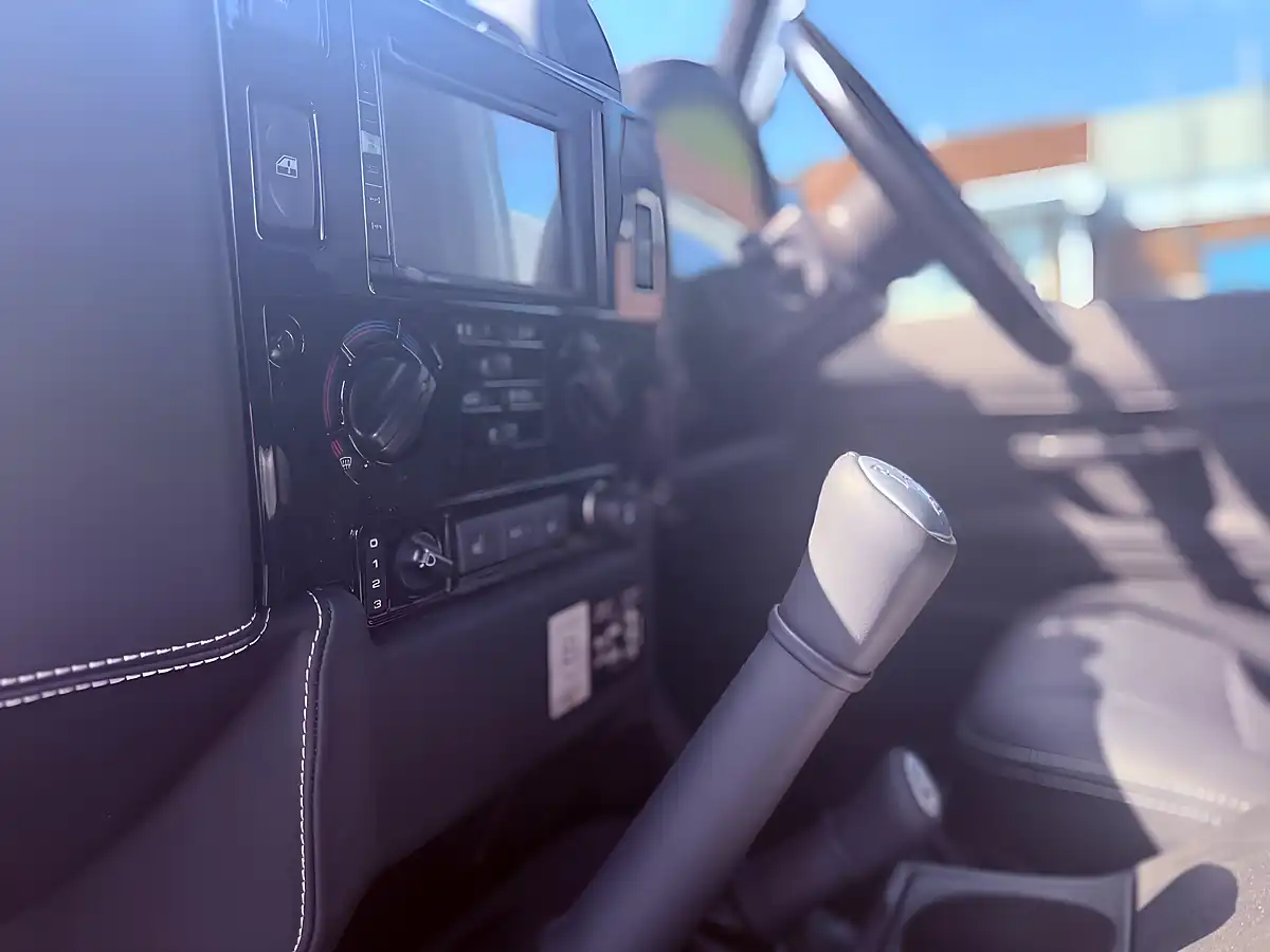 Used 2015 Land Rover Defender 110 Xs Utility Wagon White - Interior and Exterior details 18
