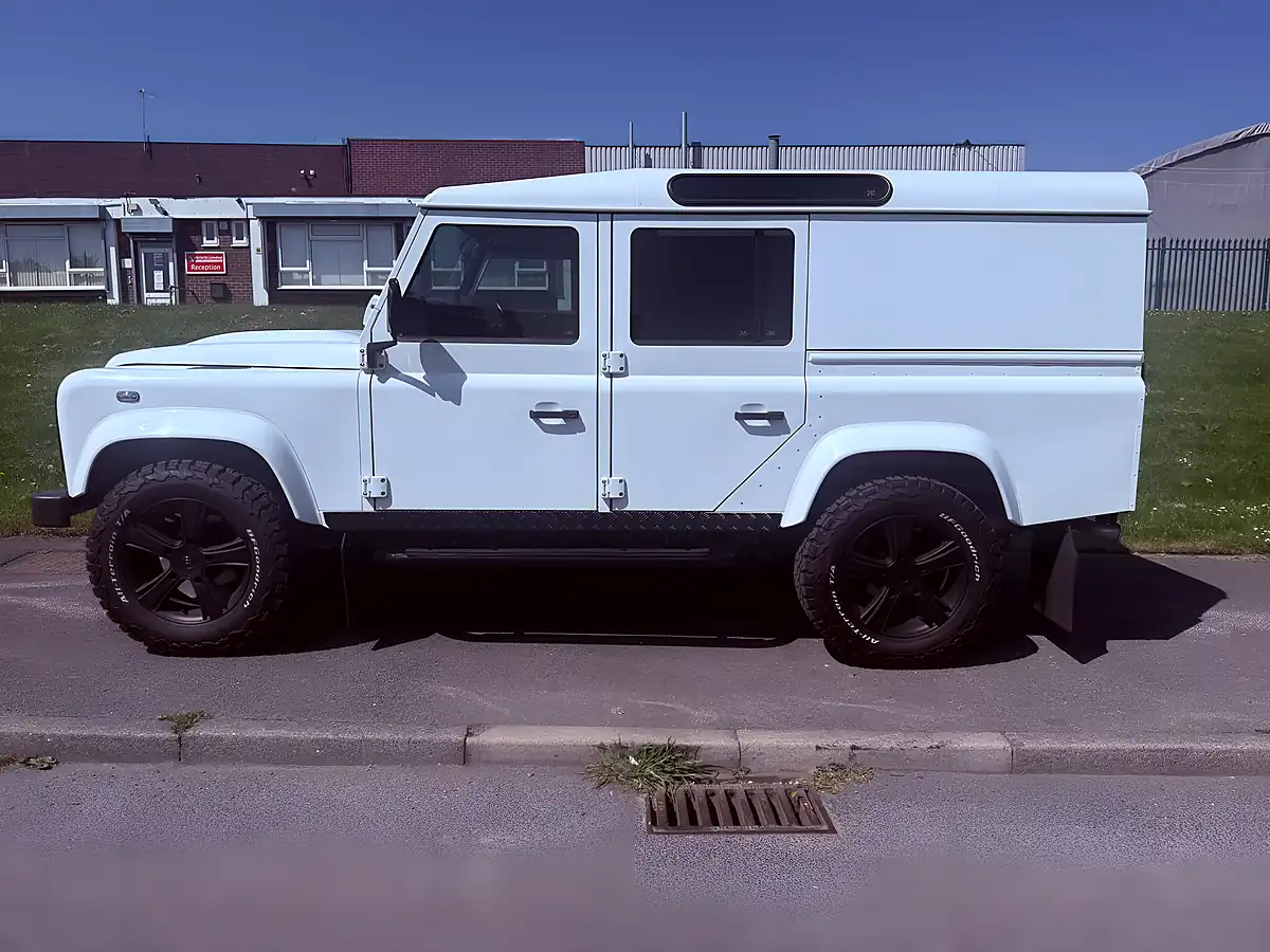 Used 2015 Land Rover Defender 110 Xs Utility Wagon White - Interior and Exterior details 3