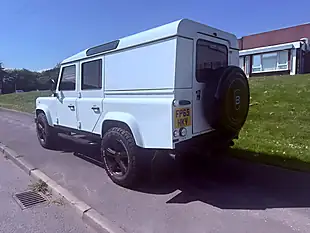 Used 2015 Land Rover Defender 110 Xs Utility Wagon White - Interior and Exterior details 5