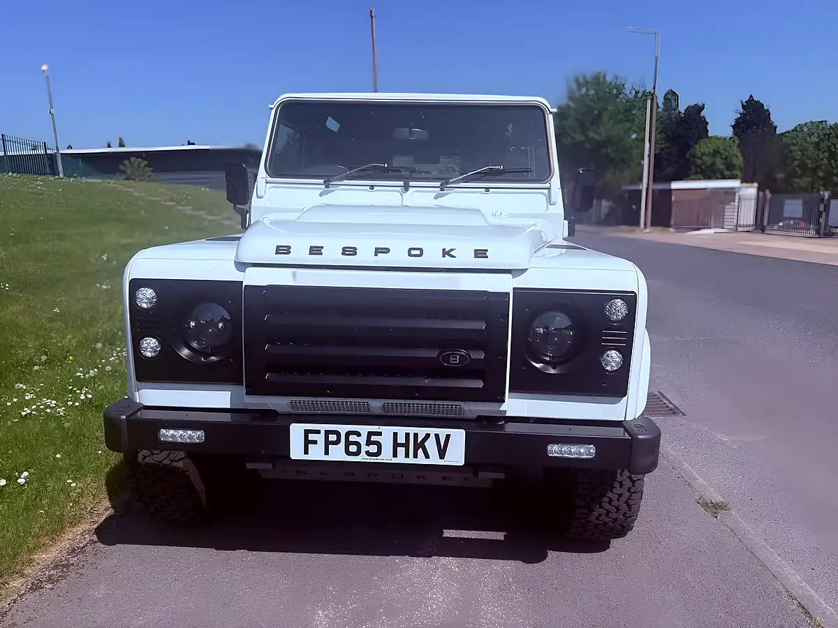 Used 2015 Land Rover Defender 110 Xs Utility Wagon White - Interior and Exterior details 8