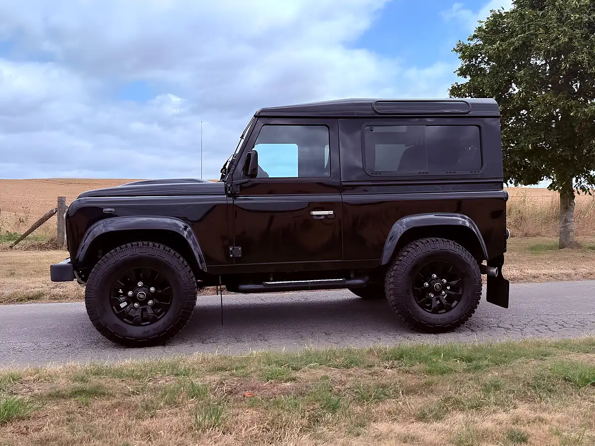 Used 2015 Land Rover Defender 90 Autobiography Station Wagon Santorini Black - Interior and Exterior details 2
