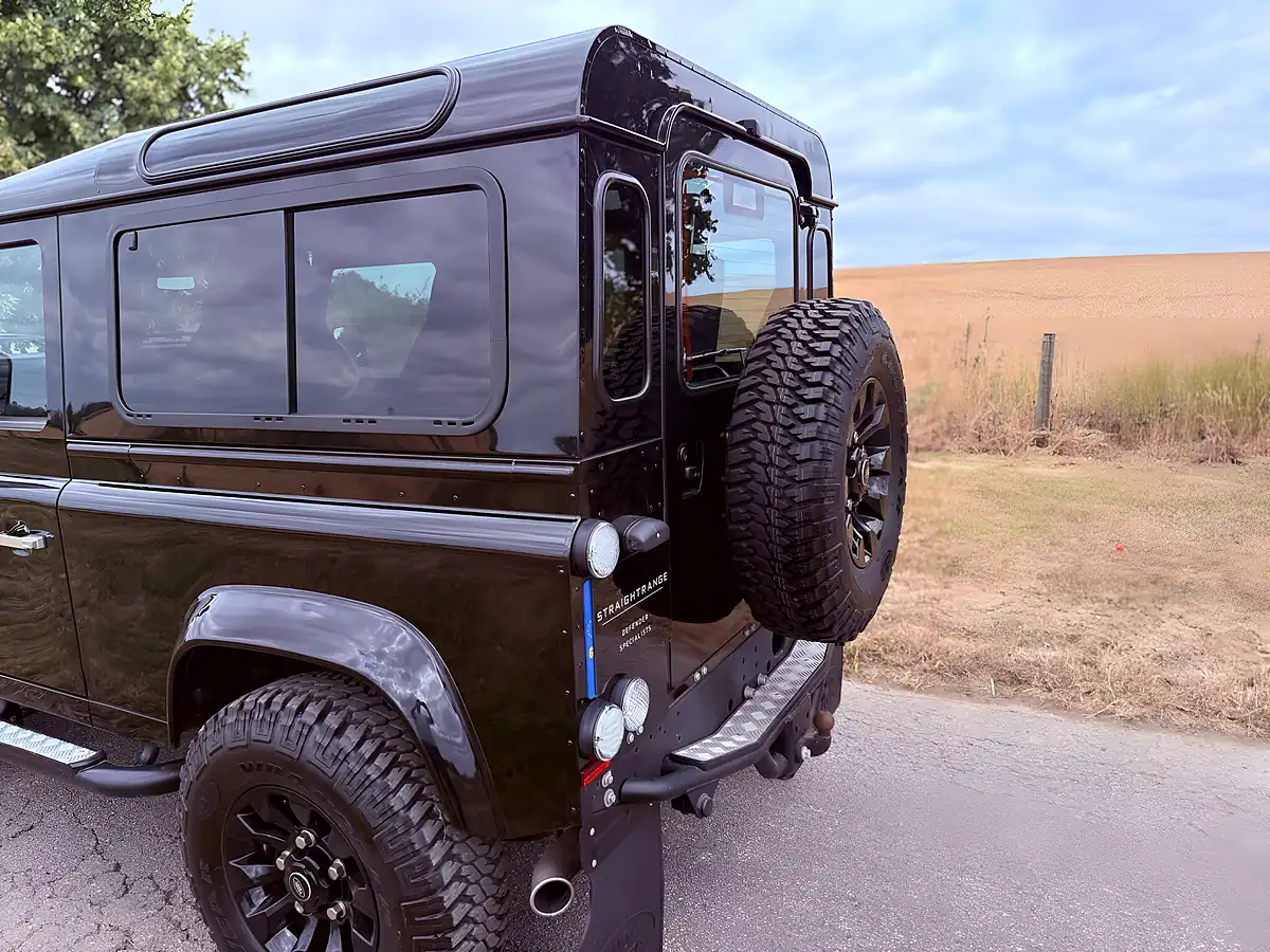 Used 2015 Land Rover Defender 90 Autobiography Station Wagon Santorini Black - Interior and Exterior details 4