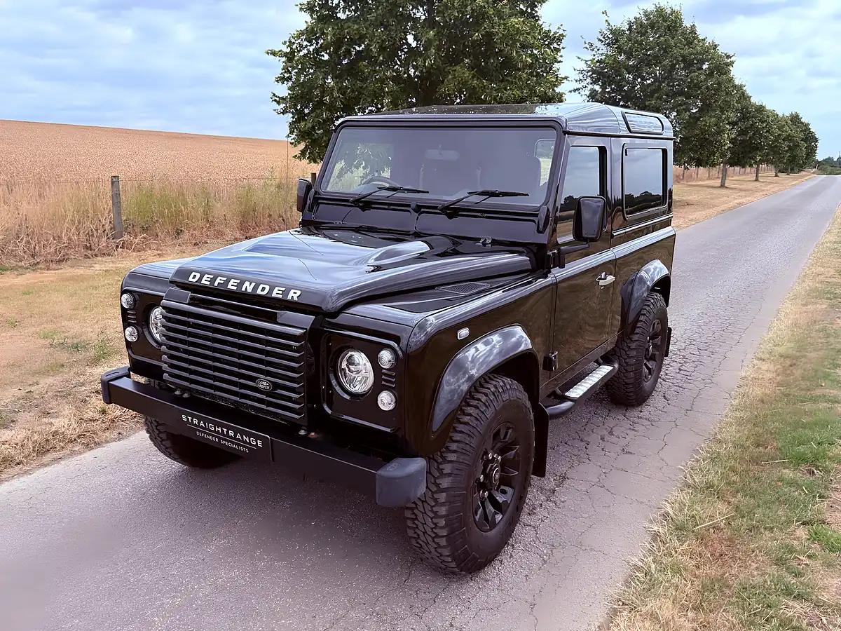 Used 2015 Land Rover Defender 90 Autobiography Station Wagon Santorini Black - Interior and Exterior details 6