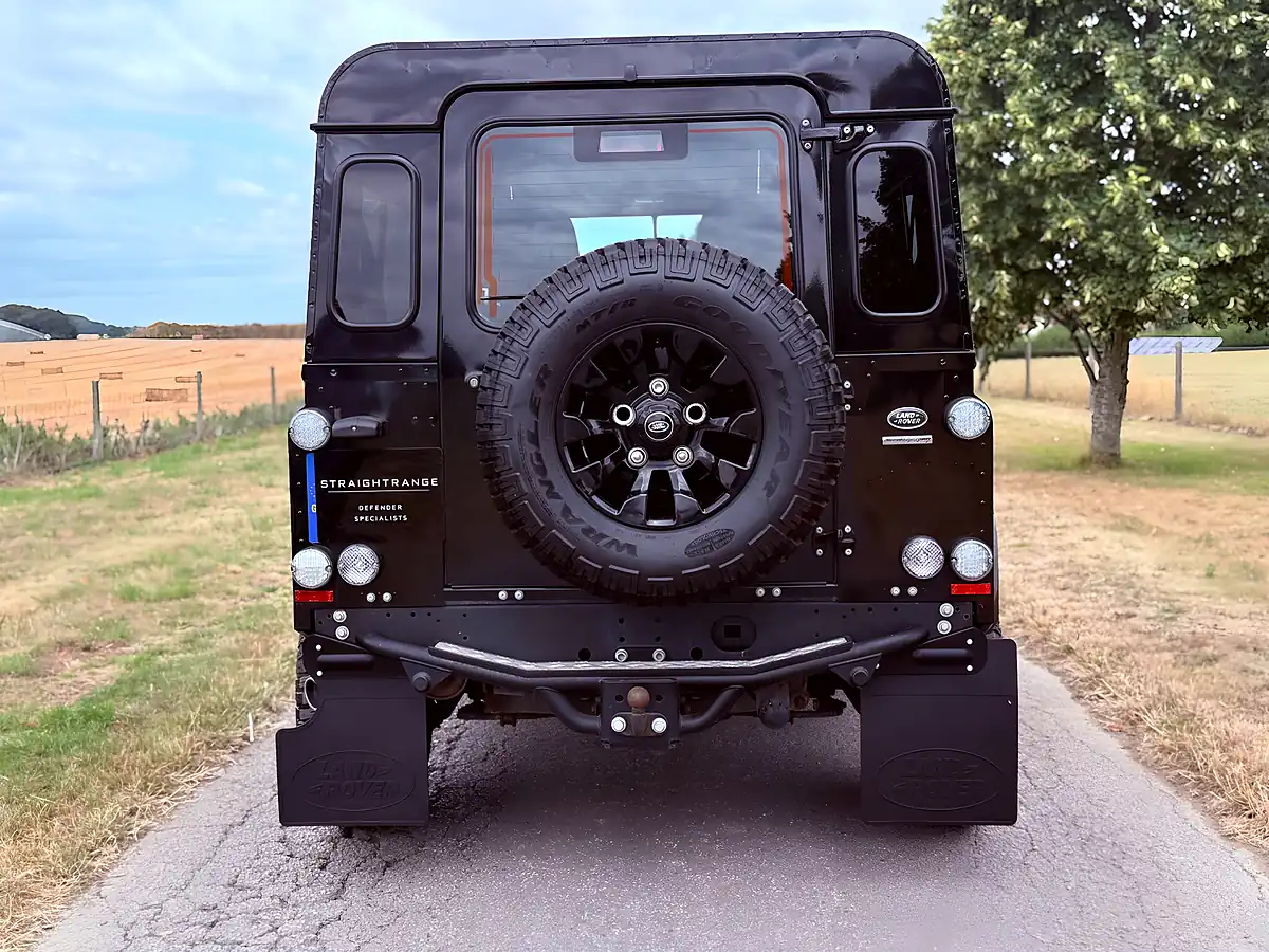 Used 2015 Land Rover Defender 90 Autobiography Station Wagon Santorini Black - Interior and Exterior details 9